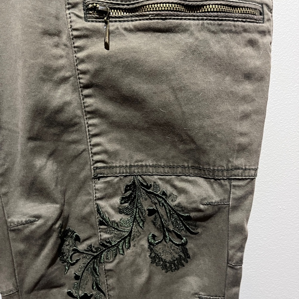 White House Black Market The Slim Crop Green Embellished Pants - Picture 3 of 8